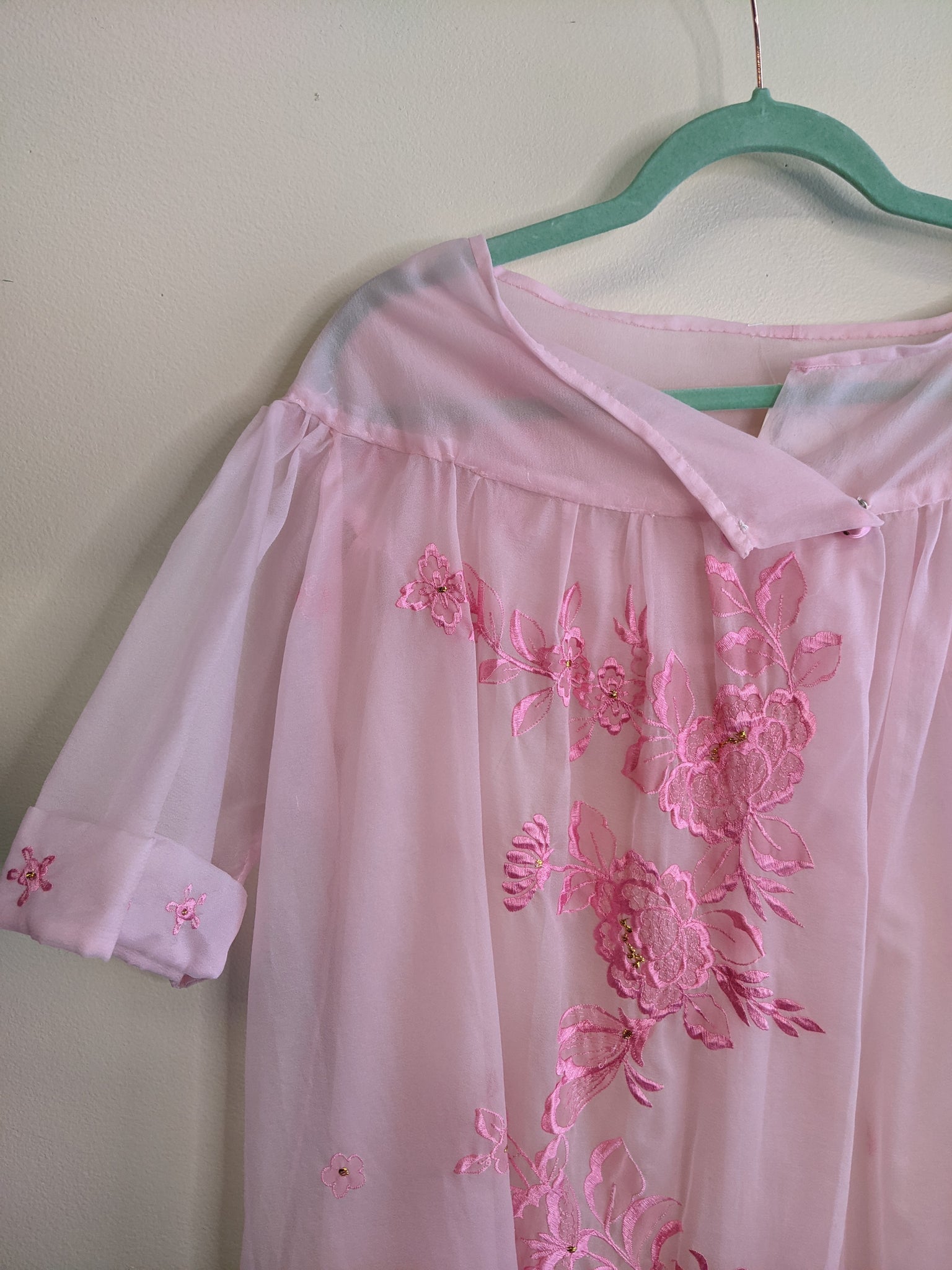 Pink Embroidered 1960’s Negligee