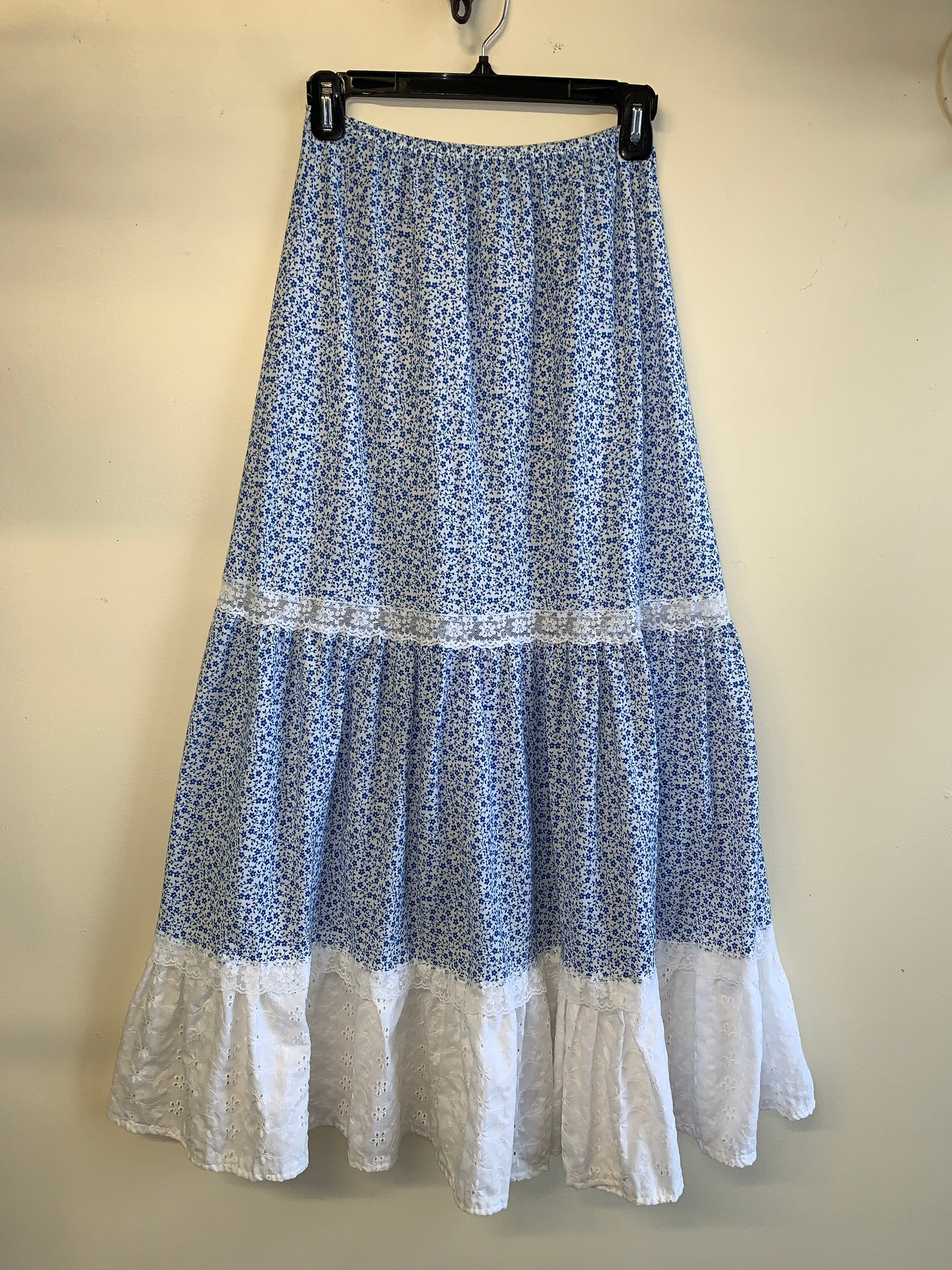 Blue & White Floral Prairie Skirt - M